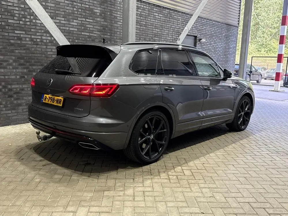 Volkswagen Touareg 3.0 TSi 4MOTION R | Luchtvering | Panoram uit 2021, foto 2