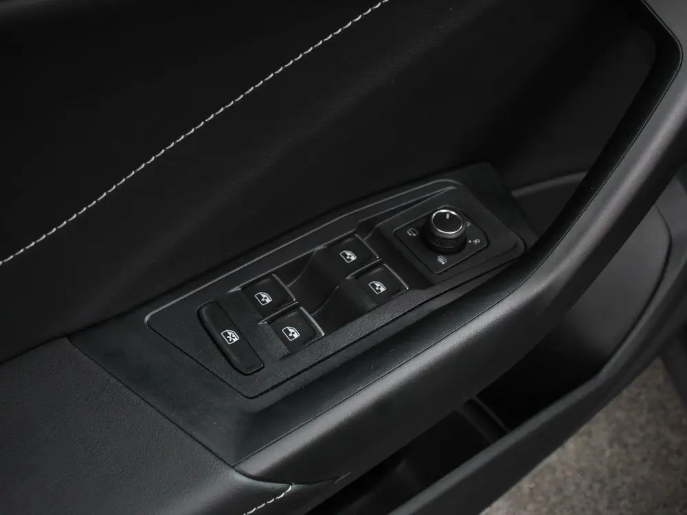 Volkswagen T-Roc 1.5 TSI DSG R-Line Climate control Adaptiev uit 2025, foto 11