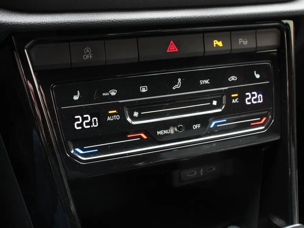 Volkswagen T-Roc 1.5 TSI DSG R-Line Climate control Adaptiev uit 2025, foto 18