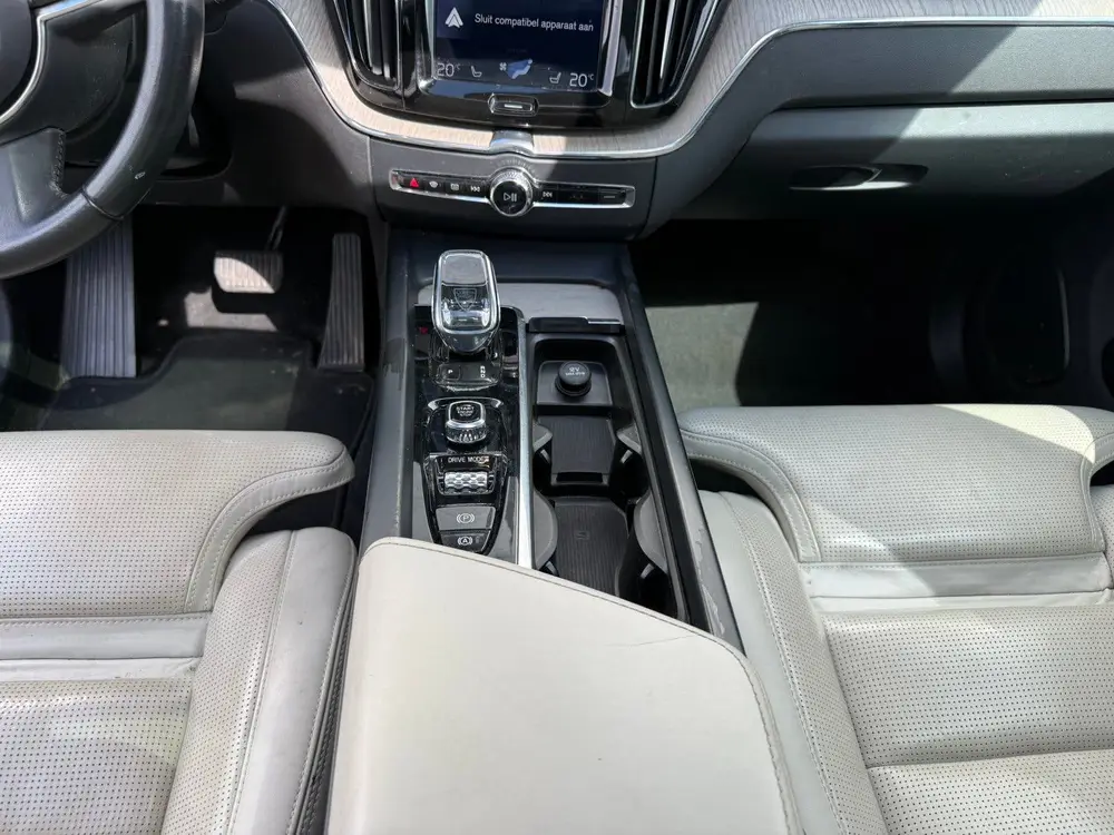 Volvo XC60 T8 Twin Engine 390pk Geartronic AWD 2019 Grijs uit 2019, foto 17