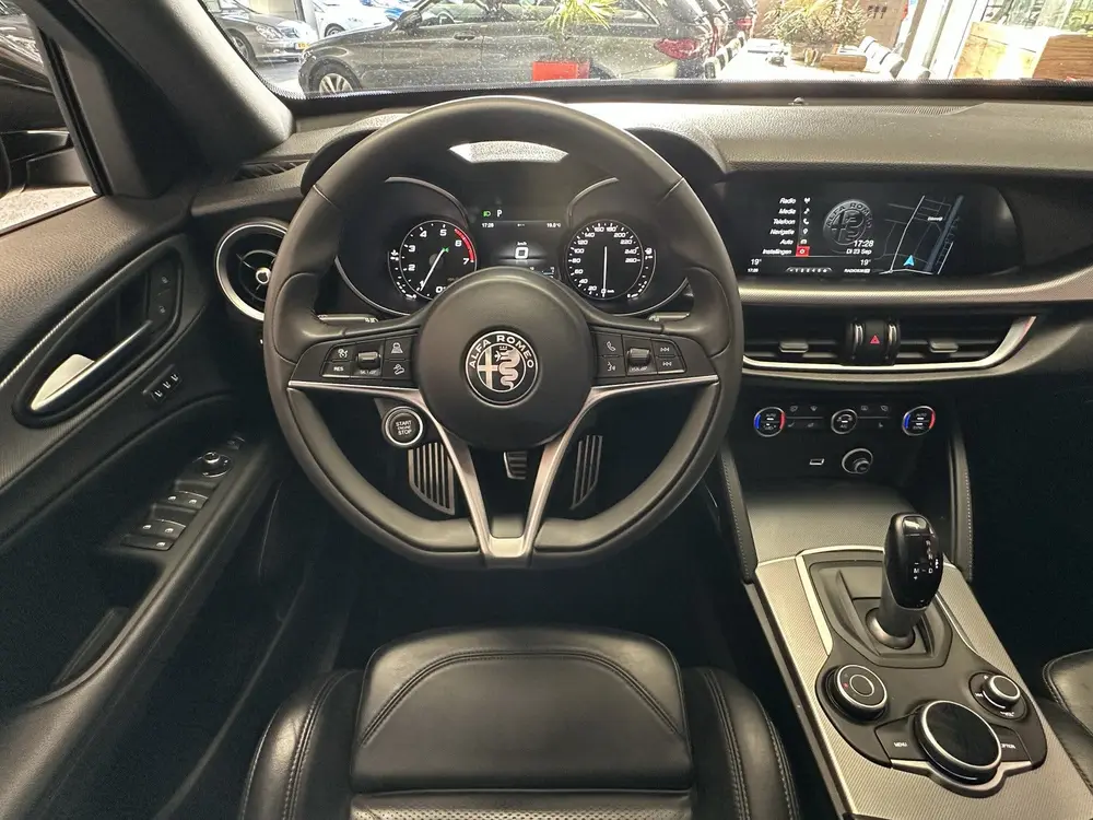 Alfa Romeo Stelvio 2.0 T AWD B-TECH AUTOMAAT ZWART LEDER NAV uit 2019, foto 12