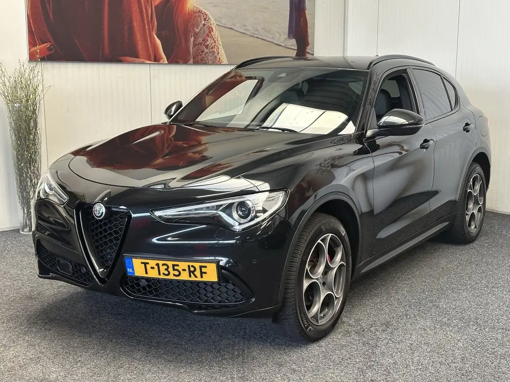 Alfa Romeo Stelvio 2.0 T AWD B-TECH AUTOMAAT ZWART LEDER NAV uit 2019, foto 4