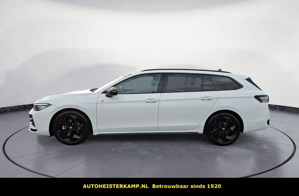 Volkswagen Passat Variant 2.0 TDI R-Line 150 PK Automaat ACC uit 2025