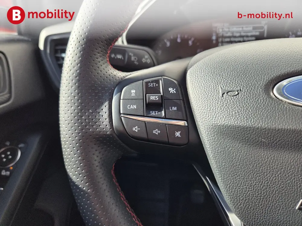 Ford Focus Wagon 1.0 EcoBoost ST Line Business Trekhaak Pano uit 2019, foto 19