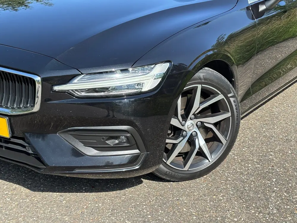 Volvo V60 2.0 T5 Momentum/Camera/Trekhaak/Pdc uit 2019, foto 5