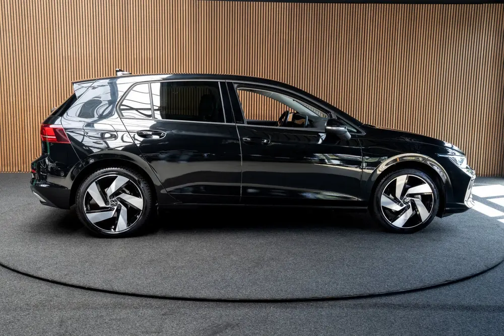 Volkswagen Golf 1.5 eTSI Leer ACC Navi Climate 3zone PDC uit 2025, foto 7