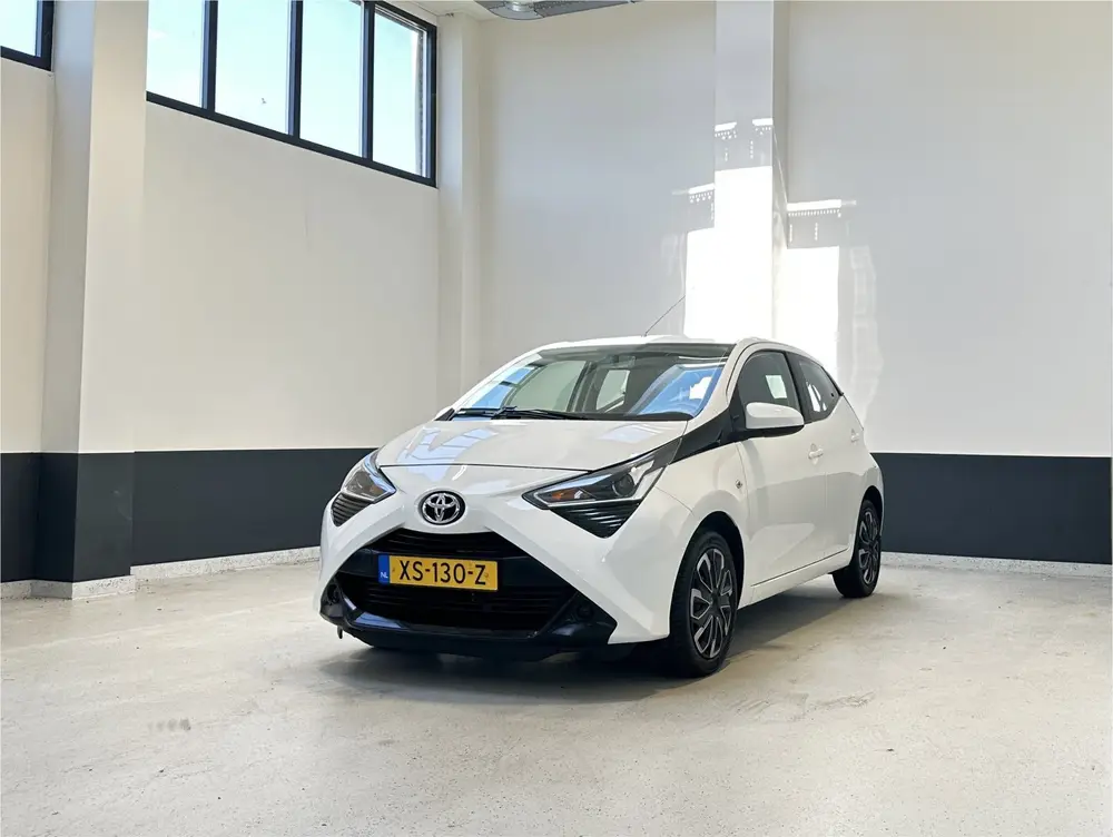 Toyota Aygo 1.0 VVT-i x-play limited | NL | 2 Eig | Camera | uit 2019, foto 2