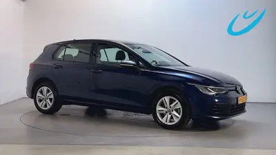 Volkswagen Golf 1.0 TSI 110pk Life Sfeerverlichting Navigati uit 2022