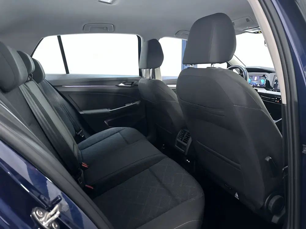 Volkswagen Golf 1.0 TSI 110pk Life Sfeerverlichting Navigati uit 2022, foto 9