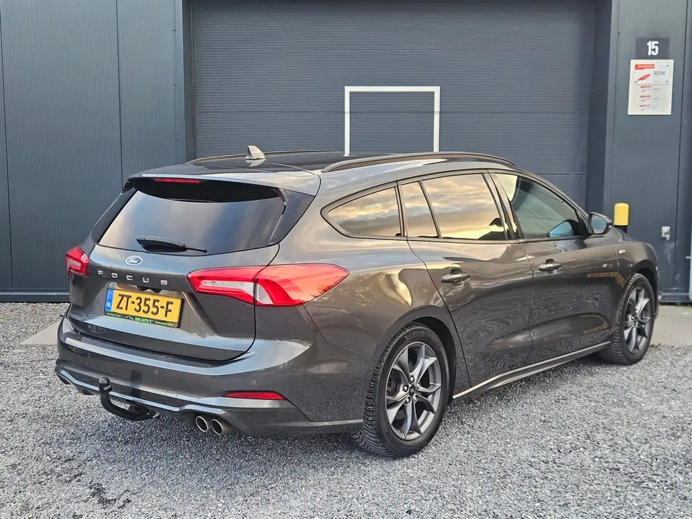 Ford Focus Wagon 1.0 EcoBoost Titanium ST-Line Business Zeer uit 2019, foto 2