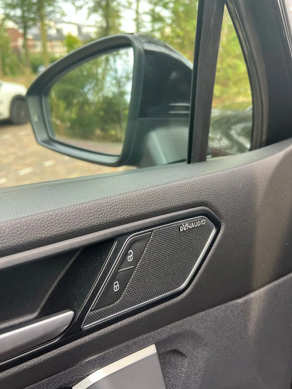 Volkswagen Tiguan 1.5 TSI ACT 150pk DSG 2020 Zwart uit 2020, foto 15