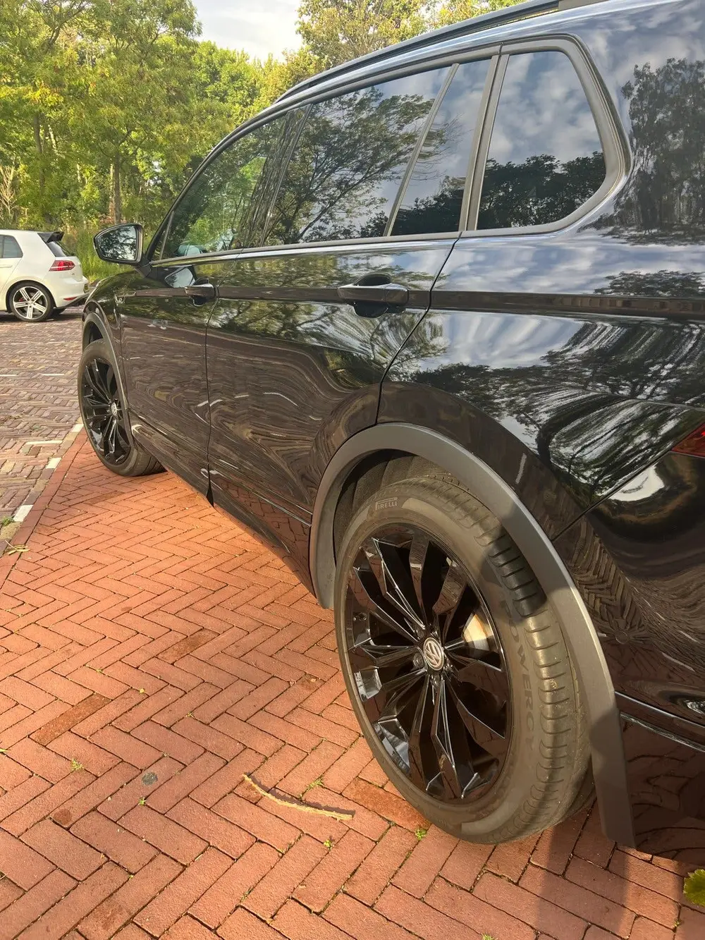 Volkswagen Tiguan 1.5 TSI ACT 150pk DSG 2020 Zwart uit 2020, foto 6