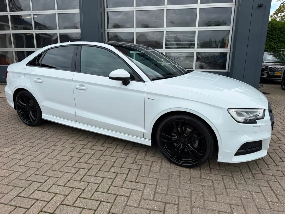 Audi A3 1.5 TFSI CoD Sport S Line Edition / Pano / uit 2019, foto 6