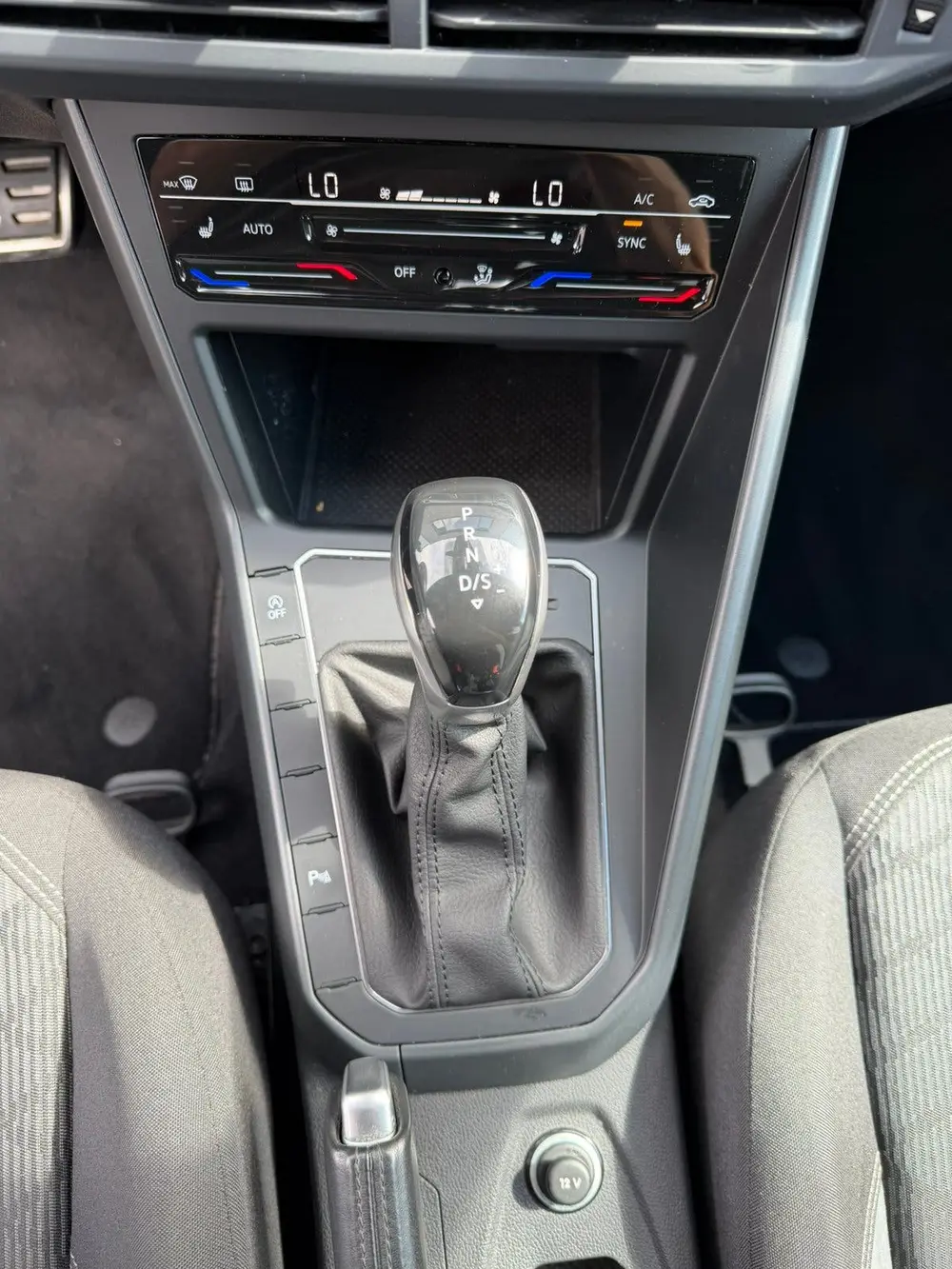 Volkswagen Taigo R-line | Automaat | vol in opties uit 2022, foto 17