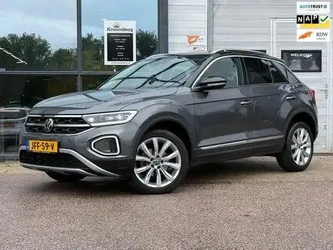 Volkswagen T-Roc 1.5 TSI R- line150pk 7-DSG 2023 Grijs uit 2023