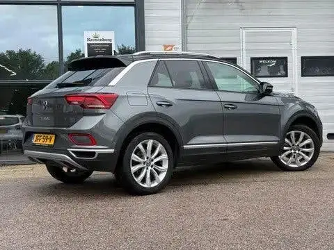 Volkswagen T-Roc 1.5 TSI R- line150pk 7-DSG 2023 Grijs uit 2023, foto 2