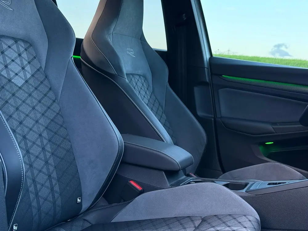 Volkswagen Golf 1.5 eTSI 3x R-Line| Pano | HuD | Matrix uit 2022, foto 10
