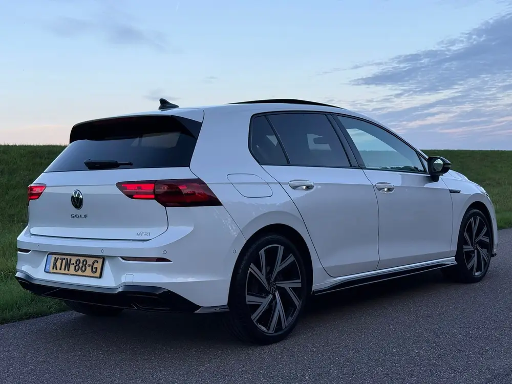 Volkswagen Golf 1.5 eTSI 3x R-Line| Pano | HuD | Matrix uit 2022, foto 5