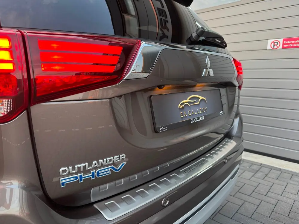 Mitsubishi Outlander 2.4 PHEV S-Edition Bomvol uit 2019, foto 12