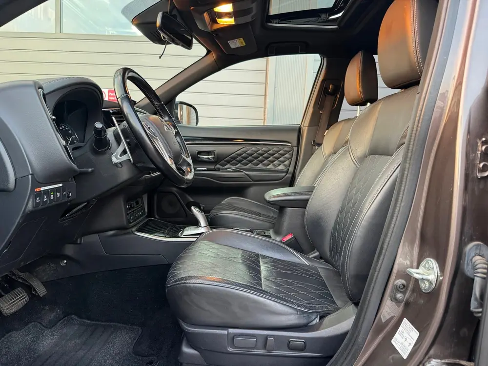 Mitsubishi Outlander 2.4 PHEV S-Edition Bomvol uit 2019, foto 14
