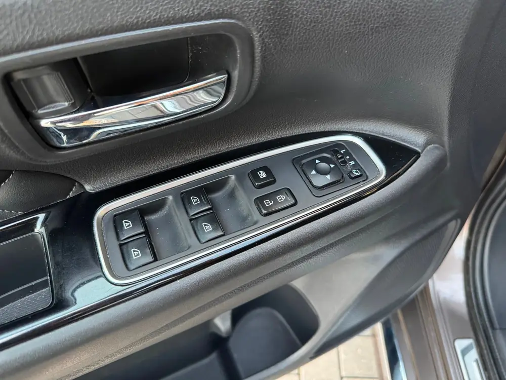 Mitsubishi Outlander 2.4 PHEV S-Edition Bomvol uit 2019, foto 17