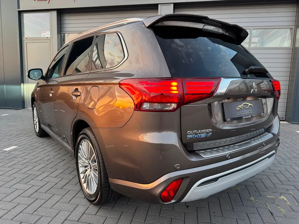 Mitsubishi Outlander 2.4 PHEV S-Edition Bomvol uit 2019, foto 2
