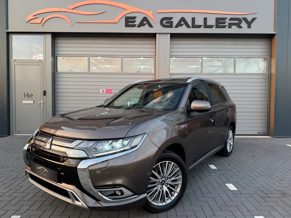 Mitsubishi Outlander 2.4 PHEV S-Edition Bomvol uit 2019, foto 4