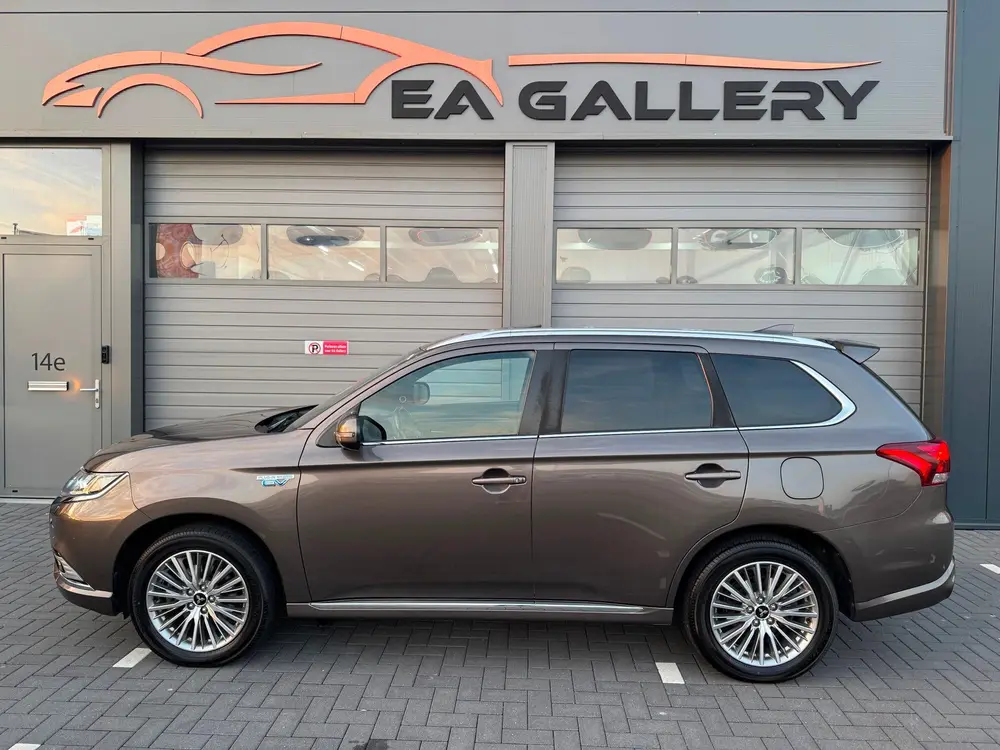 Mitsubishi Outlander 2.4 PHEV S-Edition Bomvol uit 2019, foto 9